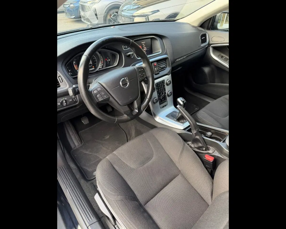 Volvo V40 Cross Country usata a Imperia (10)