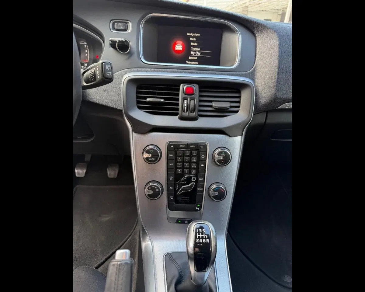 Volvo V40 Cross Country usata a Imperia (11)