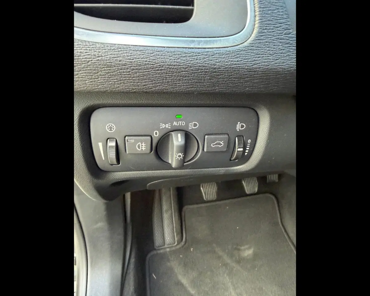 Volvo V40 Cross Country usata a Imperia (13)