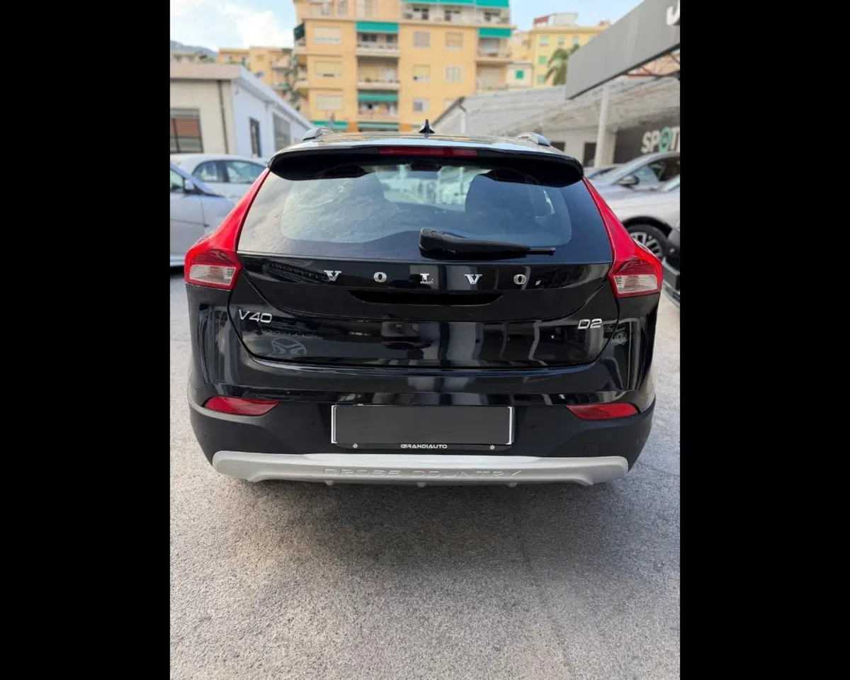 Volvo V40 Cross Country usata a Imperia (4)