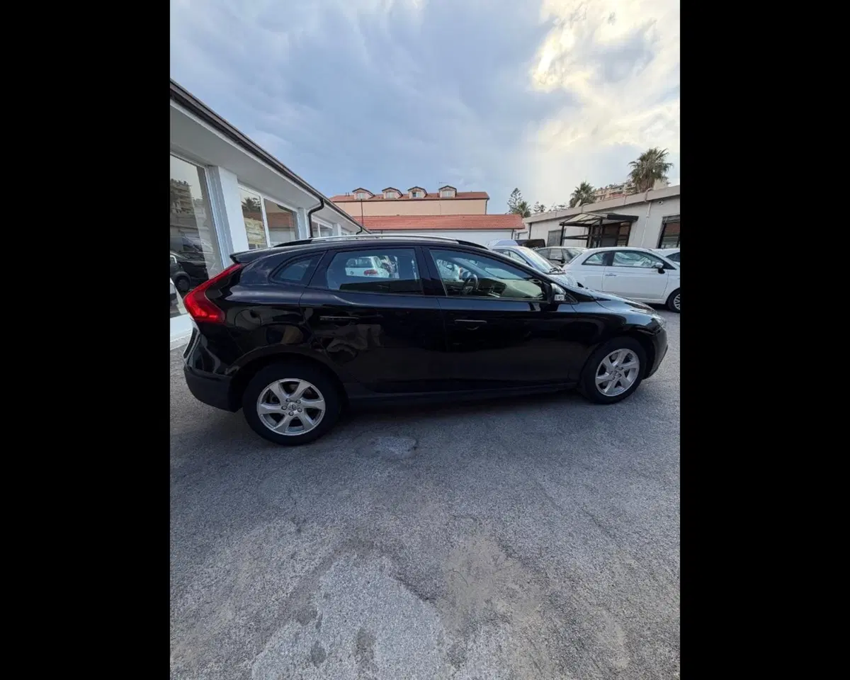 Volvo V40 Cross Country usata a Imperia (6)