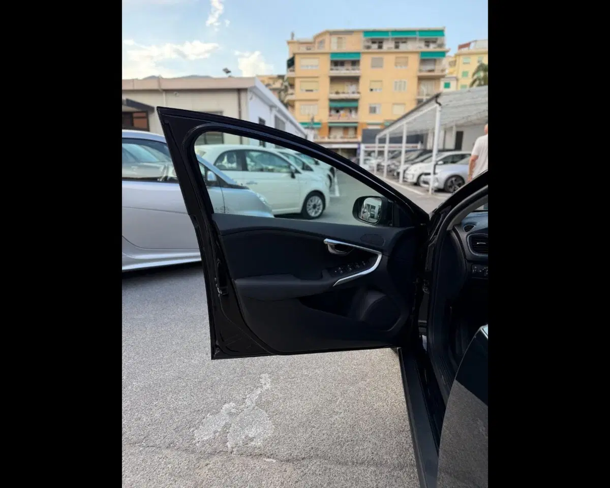 Volvo V40 Cross Country usata a Imperia (9)