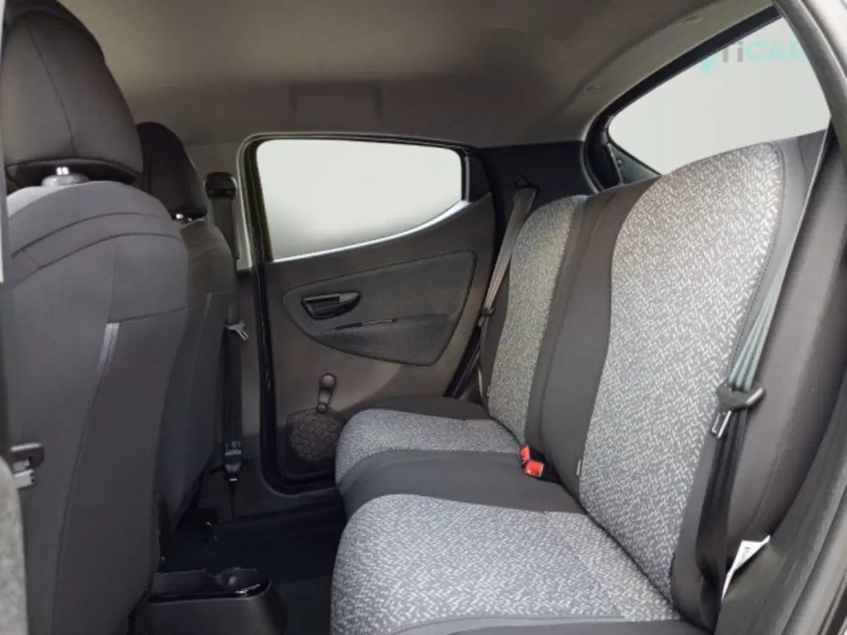 Lancia Ypsilon nuova a Frosinone (8)