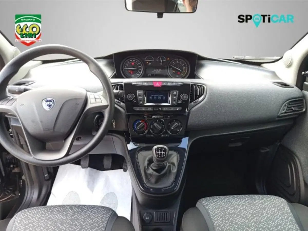 Lancia Ypsilon nuova a Frosinone (9)