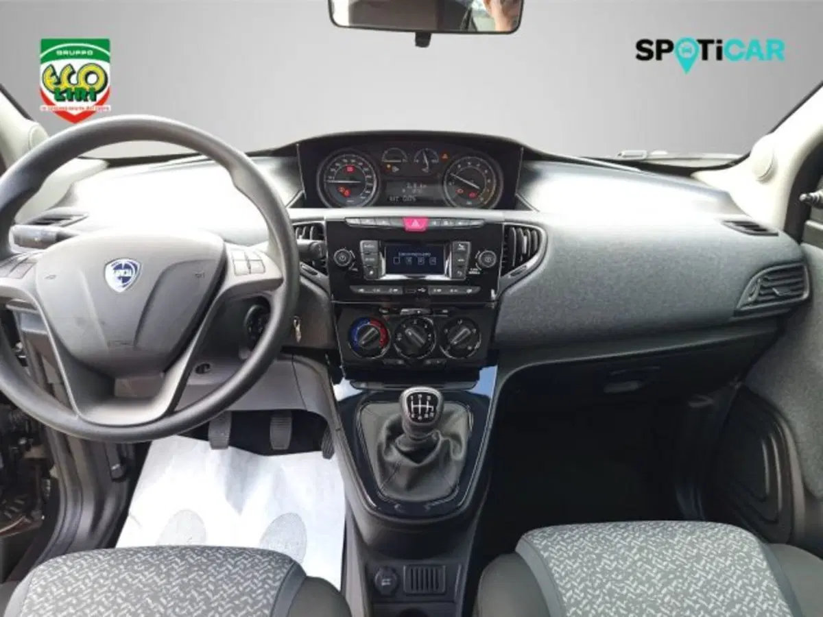 Lancia Ypsilon nuova a Frosinone (10)