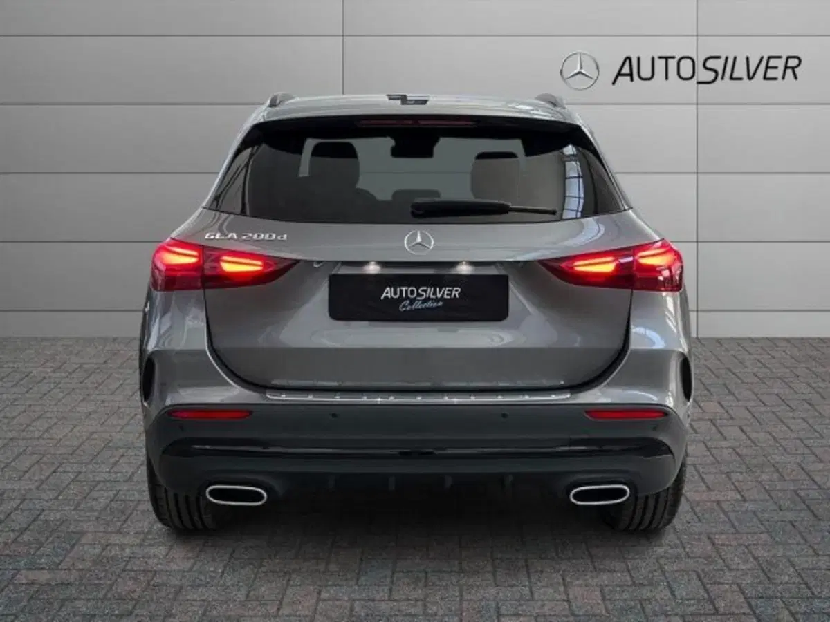 Mercedes-Benz GLA SUV nuova a Verona (4)