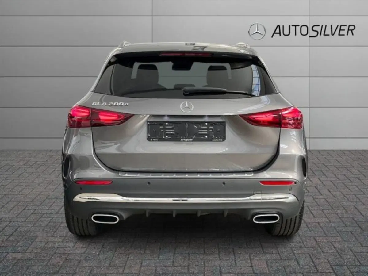 Mercedes-Benz GLA SUV nuova a Verona (4)