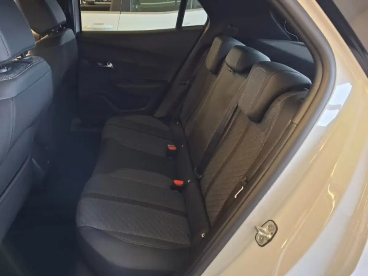 Peugeot 2008 nuova a Vicenza (9)