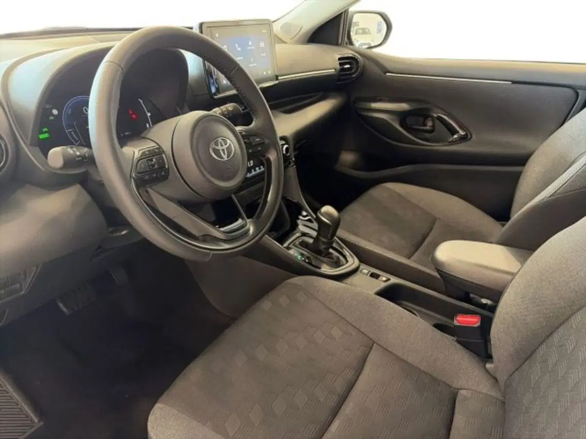 Toyota Yaris Cross nuova a Sassari (7)
