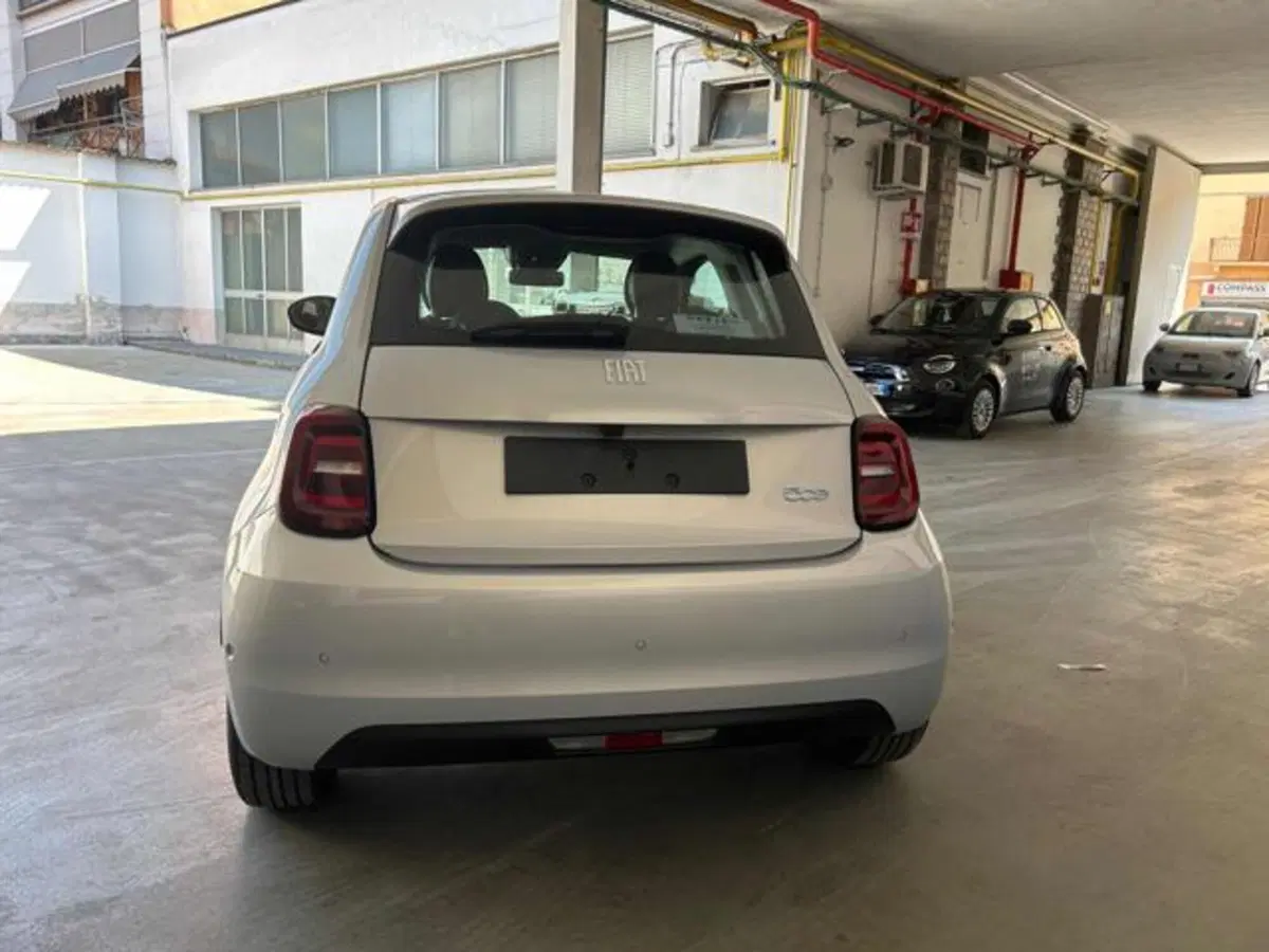 Fiat 500e nuova a Vercelli (17)