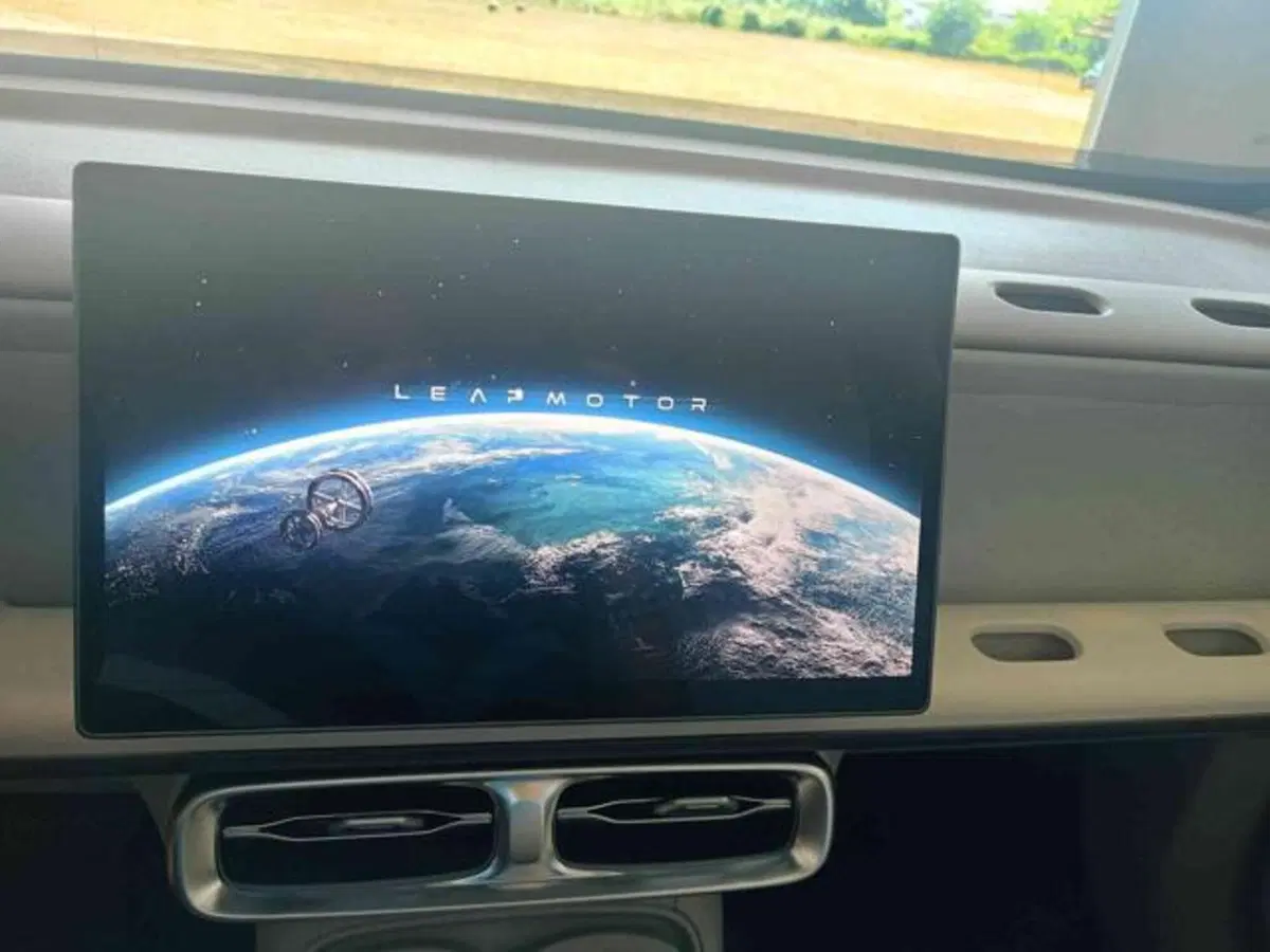 Leapmotor B10 nuova a Vercelli (10)