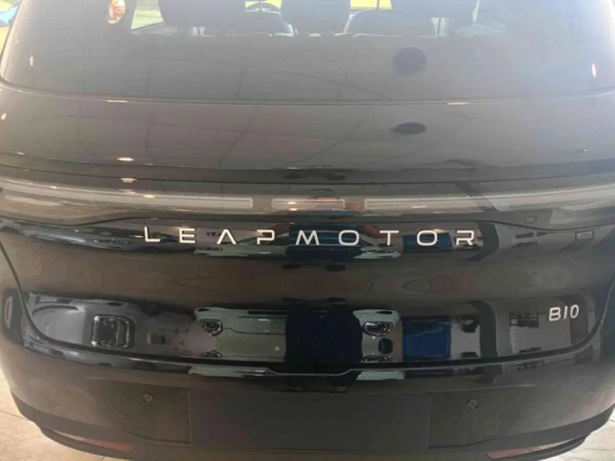 Leapmotor B10 nuova a Vercelli (6)