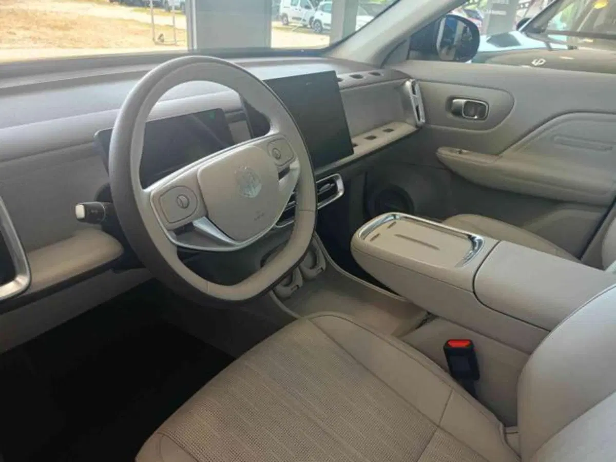 Leapmotor B10 nuova a Vercelli (8)