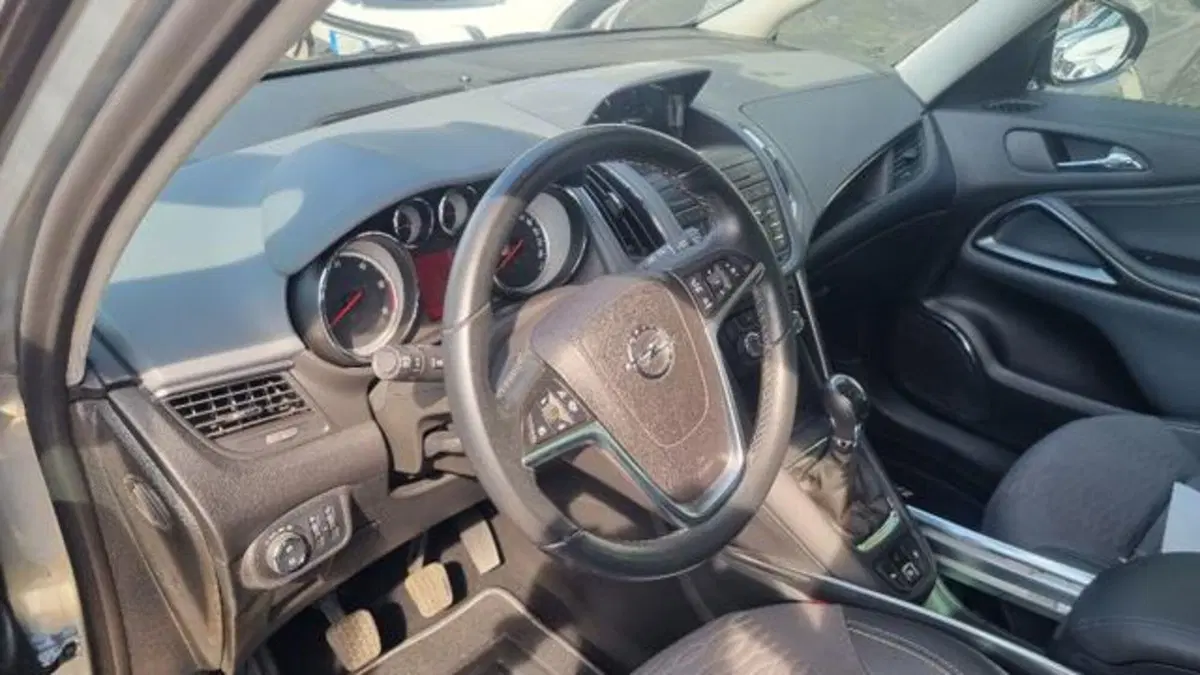Opel Zafira Tourer usata a Savona (6)