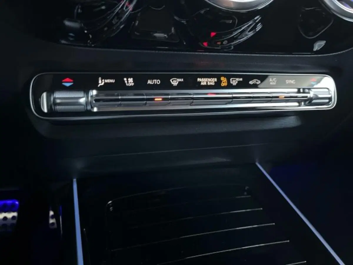 Mercedes-Benz GLA SUV nuova a Verona (14)