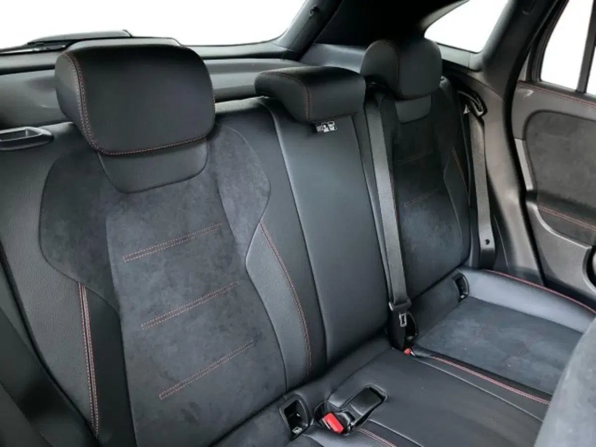 Mercedes-Benz GLA SUV nuova a Verona (15)