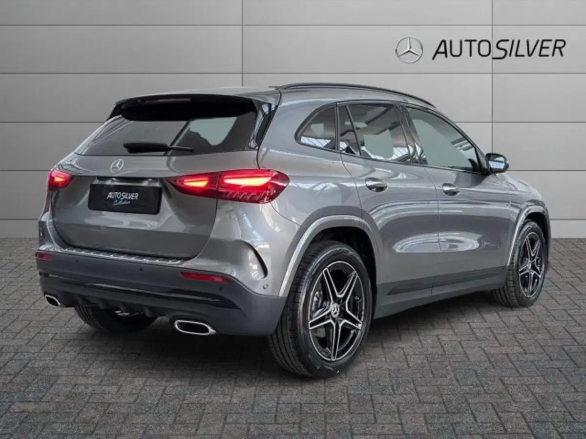 Mercedes-Benz GLA SUV nuova a Verona (2)