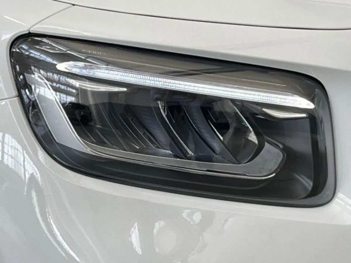 Mercedes-Benz GLB nuova a Verona (17)