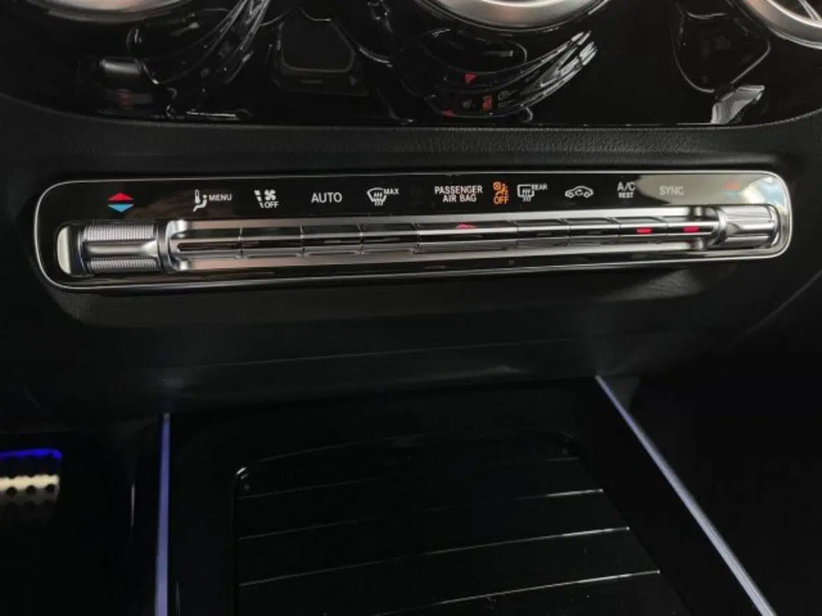 Mercedes-Benz GLA SUV nuova a Verona (13)