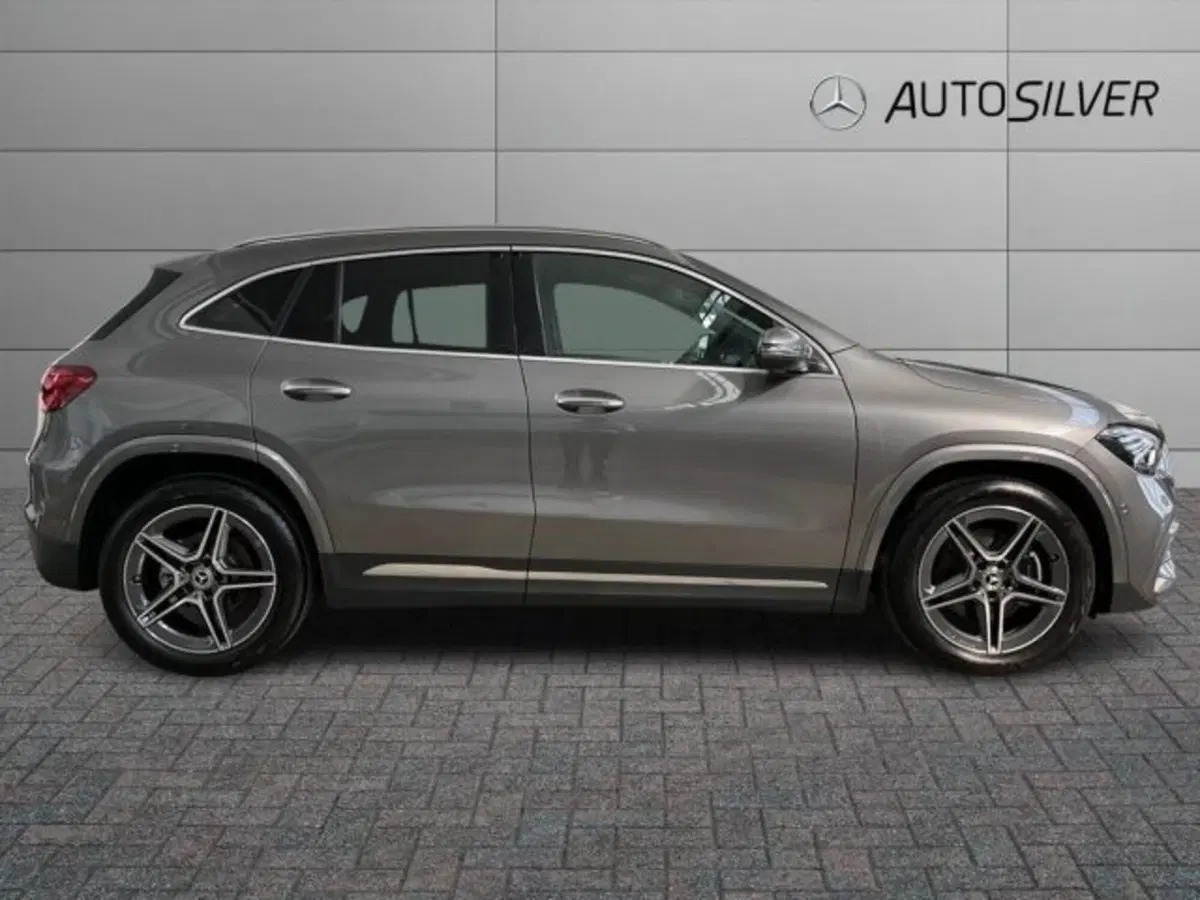 Mercedes-Benz GLA SUV nuova a Verona (5)
