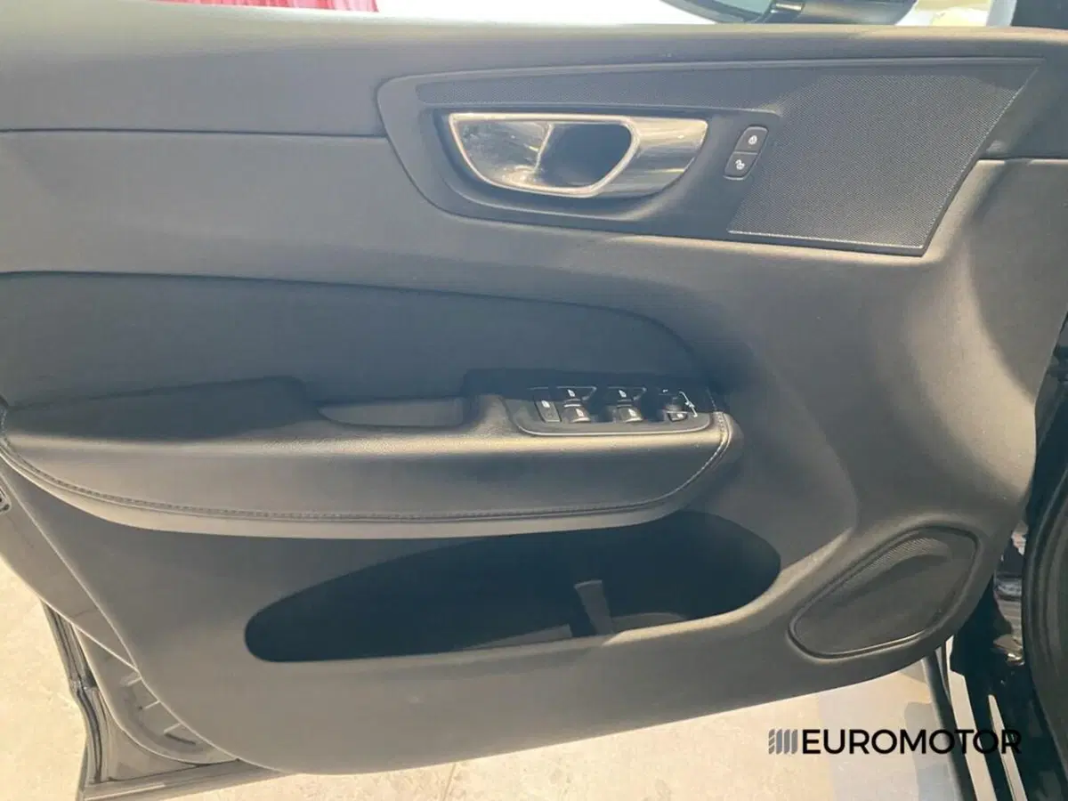 VOLVO Veicoli Commerciali XC60 usata a Bari (12)
