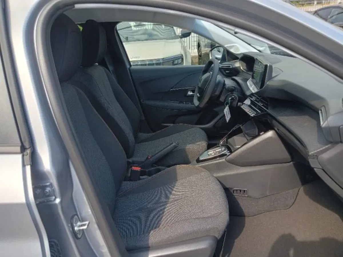 Peugeot 208 nuova a Brescia (19)