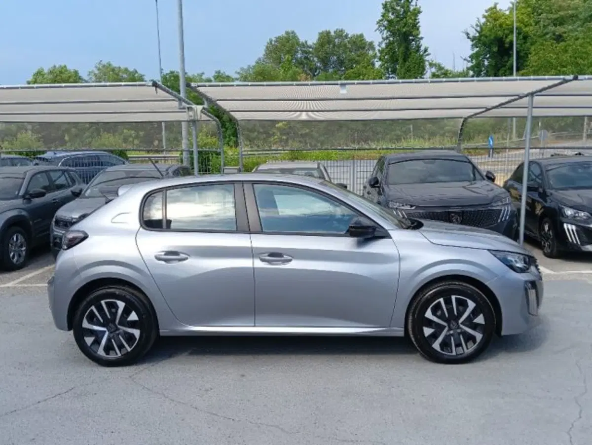 Peugeot 208 nuova a Brescia (4)