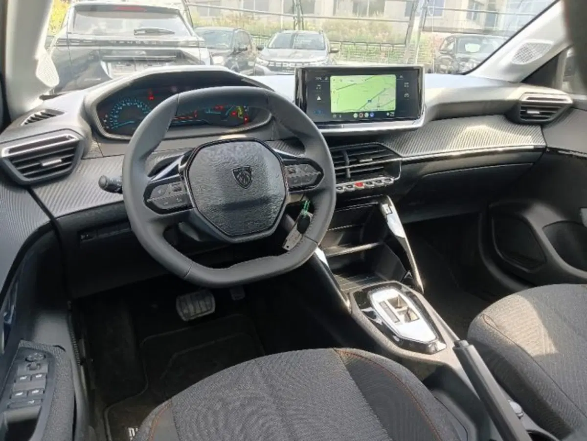 Peugeot 208 nuova a Brescia (6)