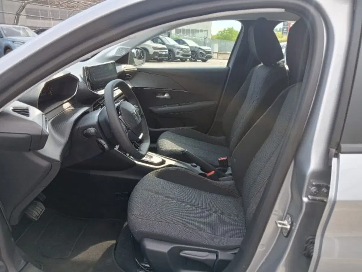 Peugeot 208 nuova a Brescia (8)
