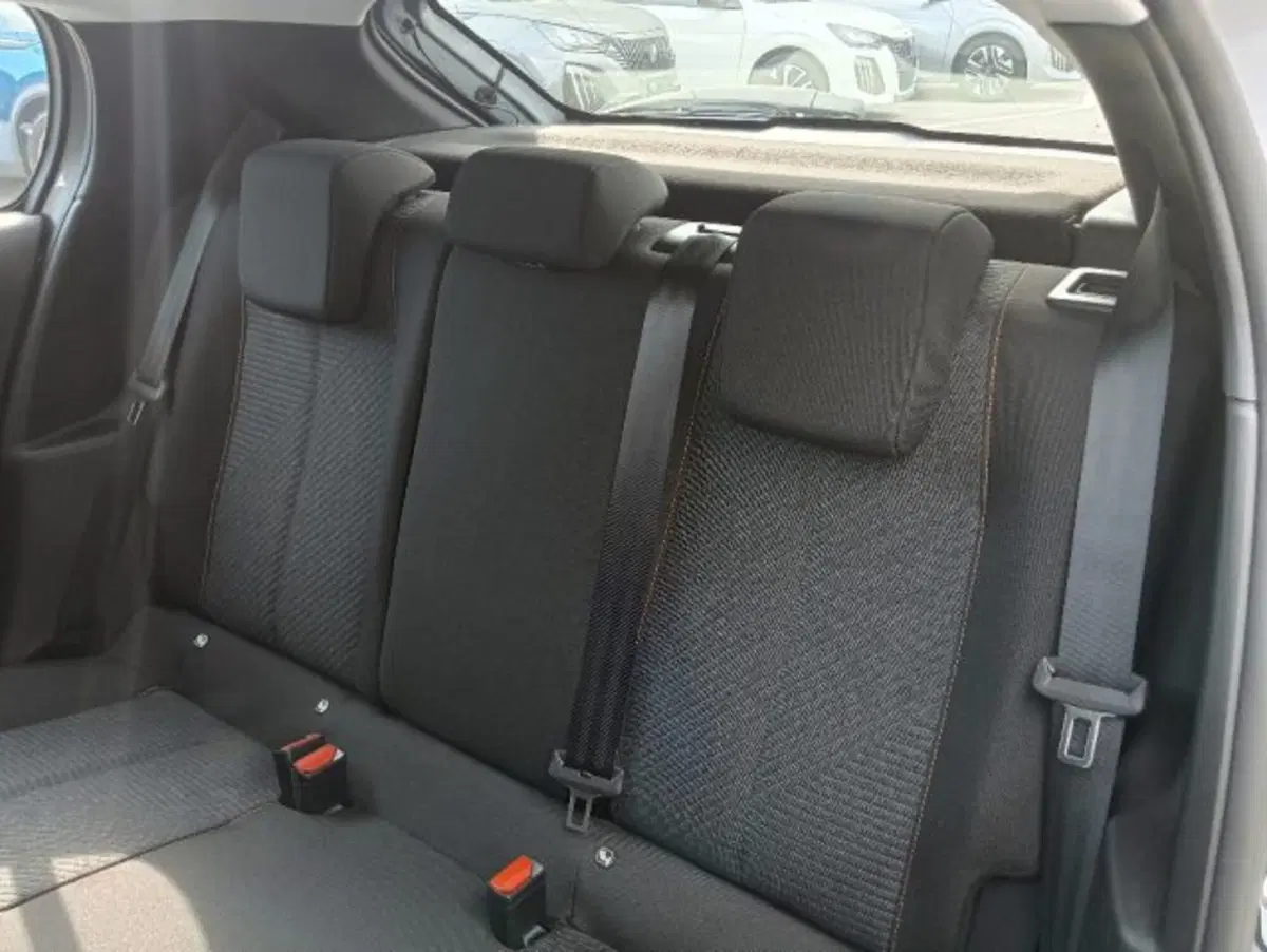 Peugeot 208 nuova a Brescia (9)