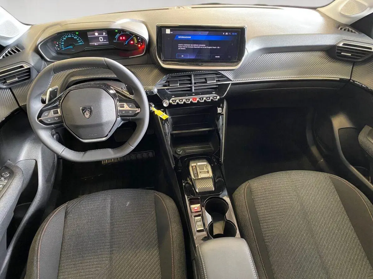 Peugeot 208 nuova a Torino (6)
