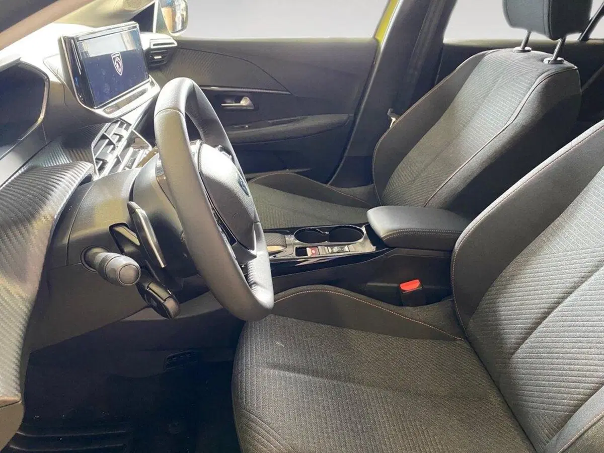 Peugeot 208 nuova a Torino (7)