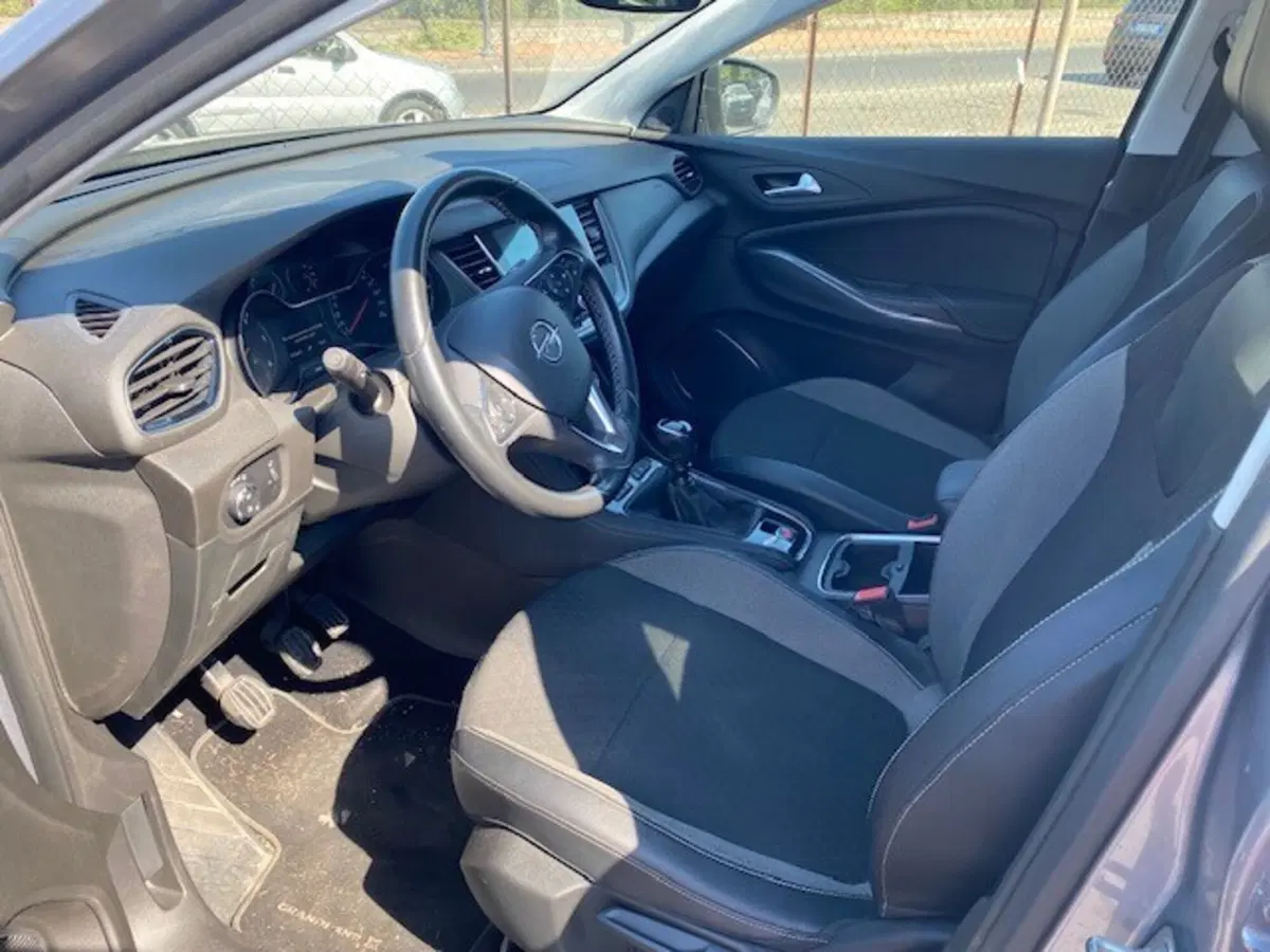 Opel Grandland X usata a Catania (6)