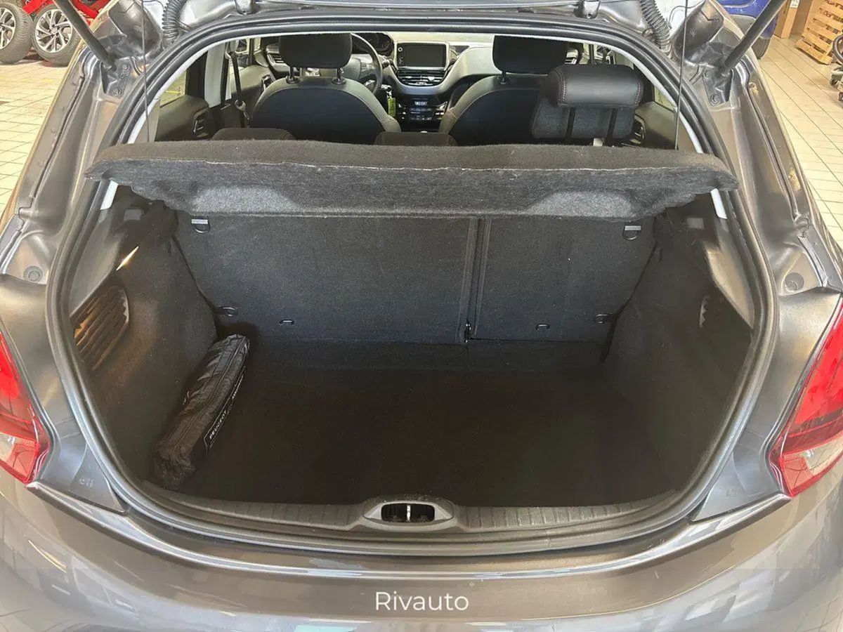 Peugeot 208 usata a Como (5)