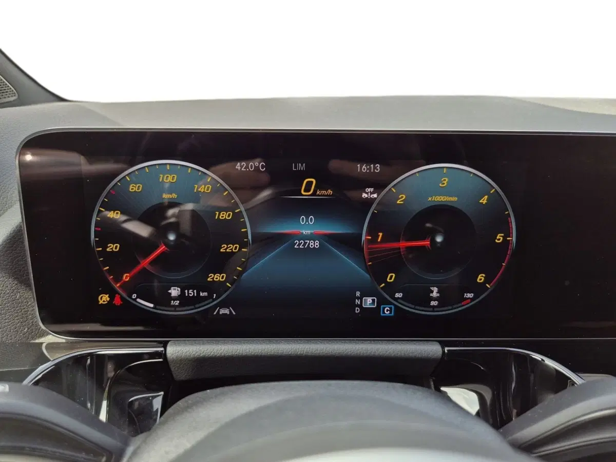 Mercedes-Benz GLA SUV usata  (14)