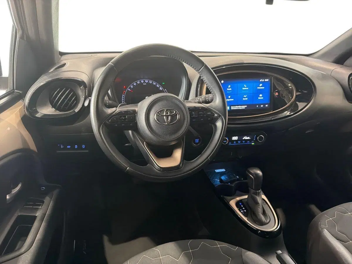 Toyota Aygo X usata a Catania (7)