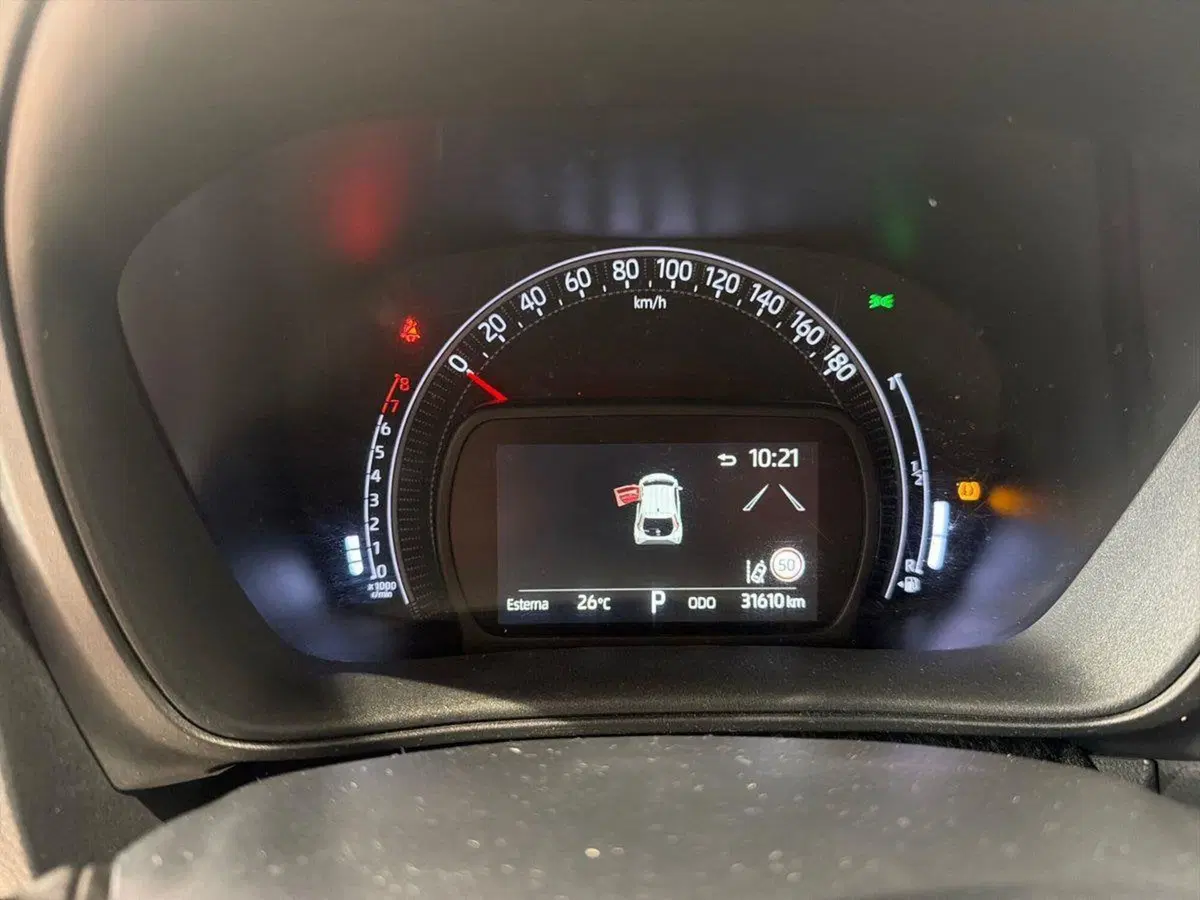 Toyota Aygo X usata a Catania (8)