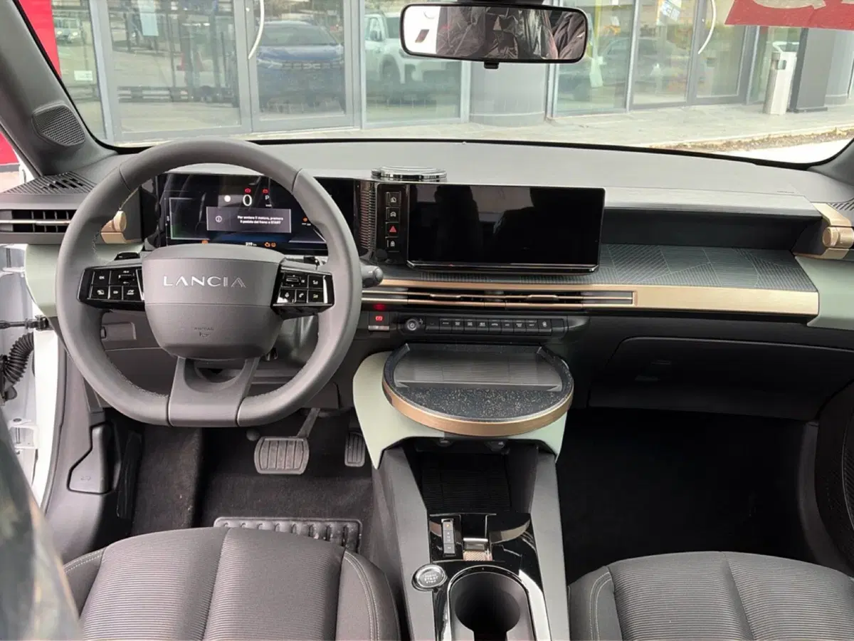 Lancia Ypsilon nuova a Ancona (18)