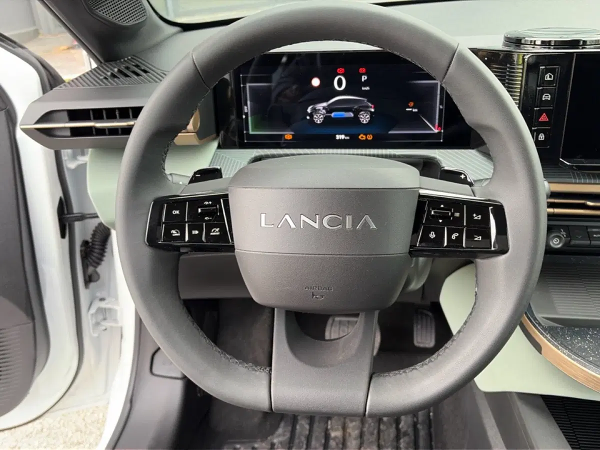 Lancia Ypsilon nuova a Ancona (19)