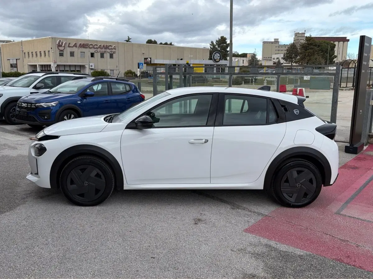 Lancia Ypsilon nuova a Ancona (2)