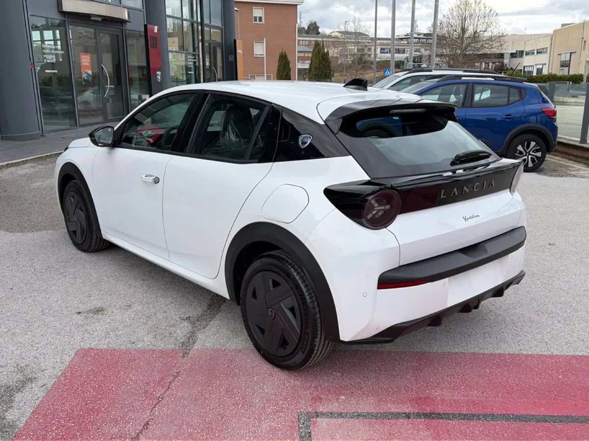 Lancia Ypsilon nuova a Ancona (3)