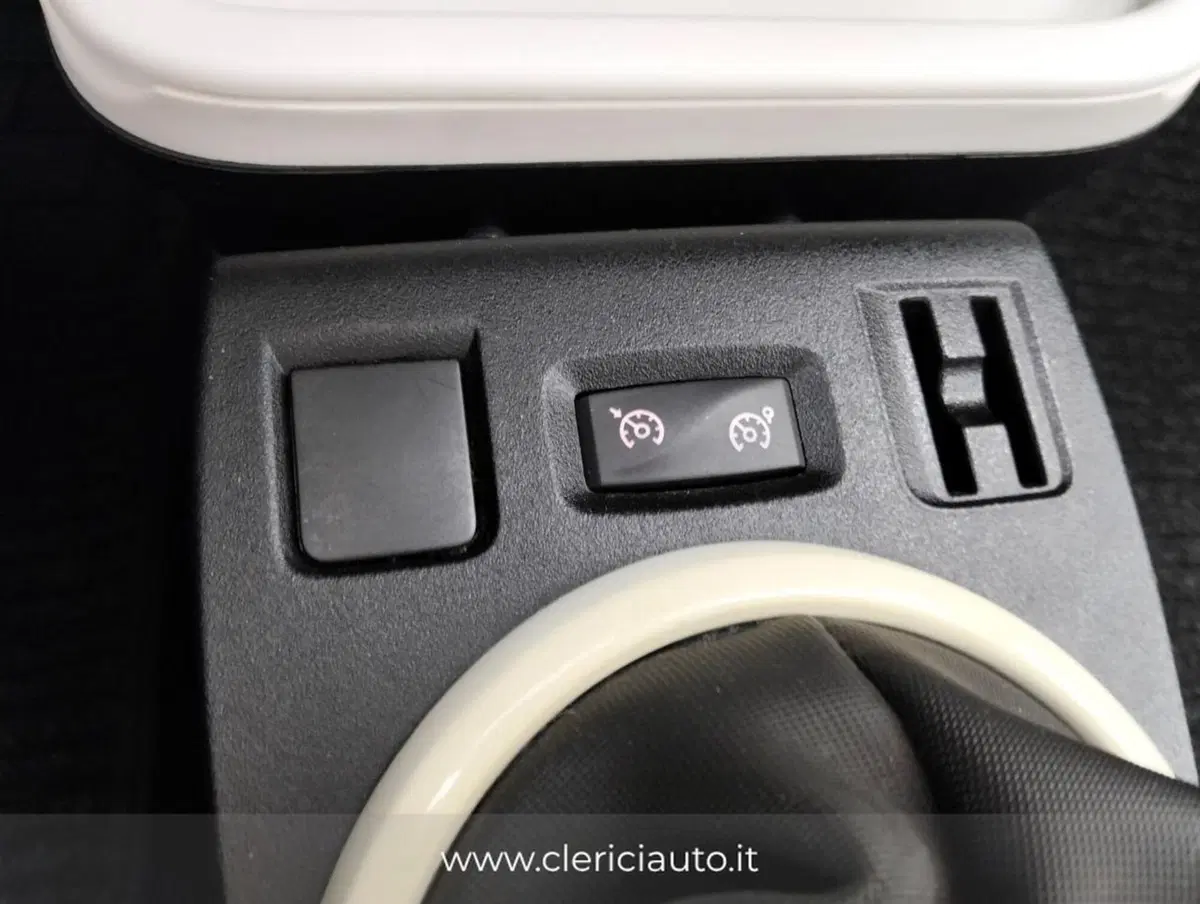 Renault Twingo usata a Como (11)