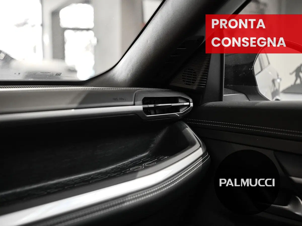 Jeep Compass nuova a Prato (17)