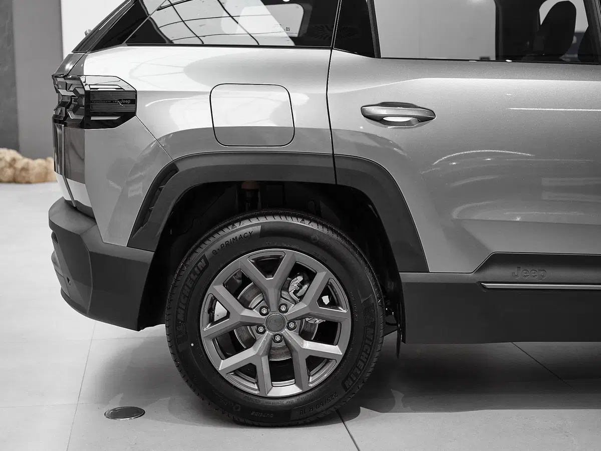 Jeep Compass nuova a Prato (7)