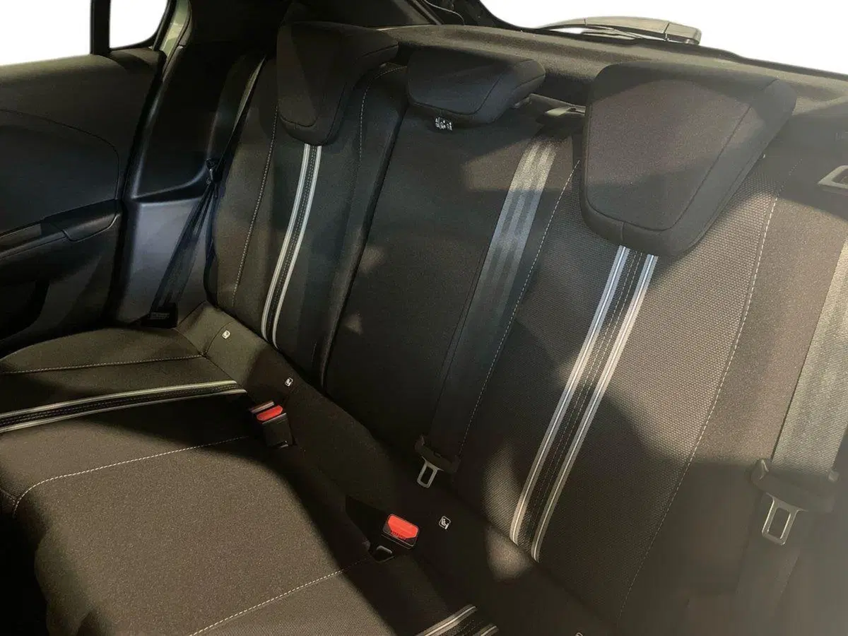 Opel Corsa nuova a Salerno (14)