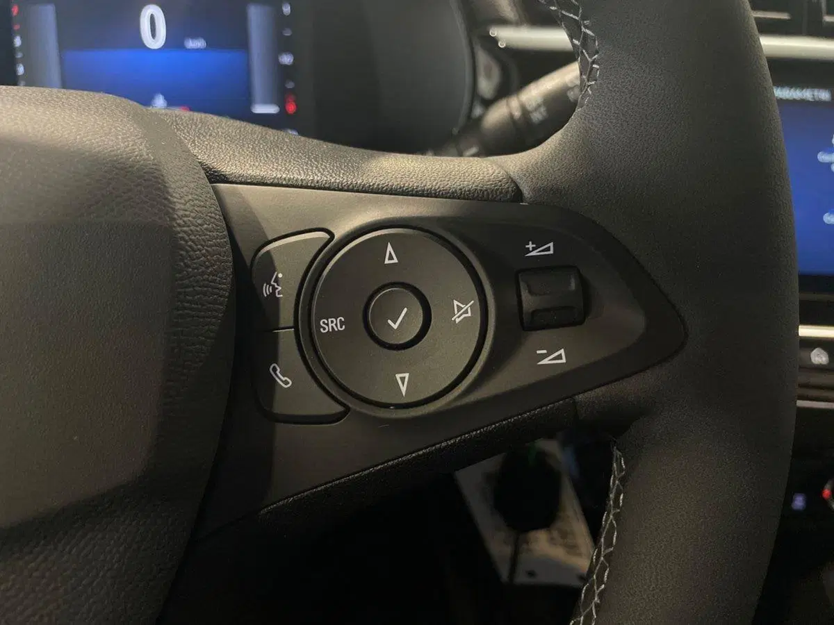 Opel Corsa nuova a Salerno (20)