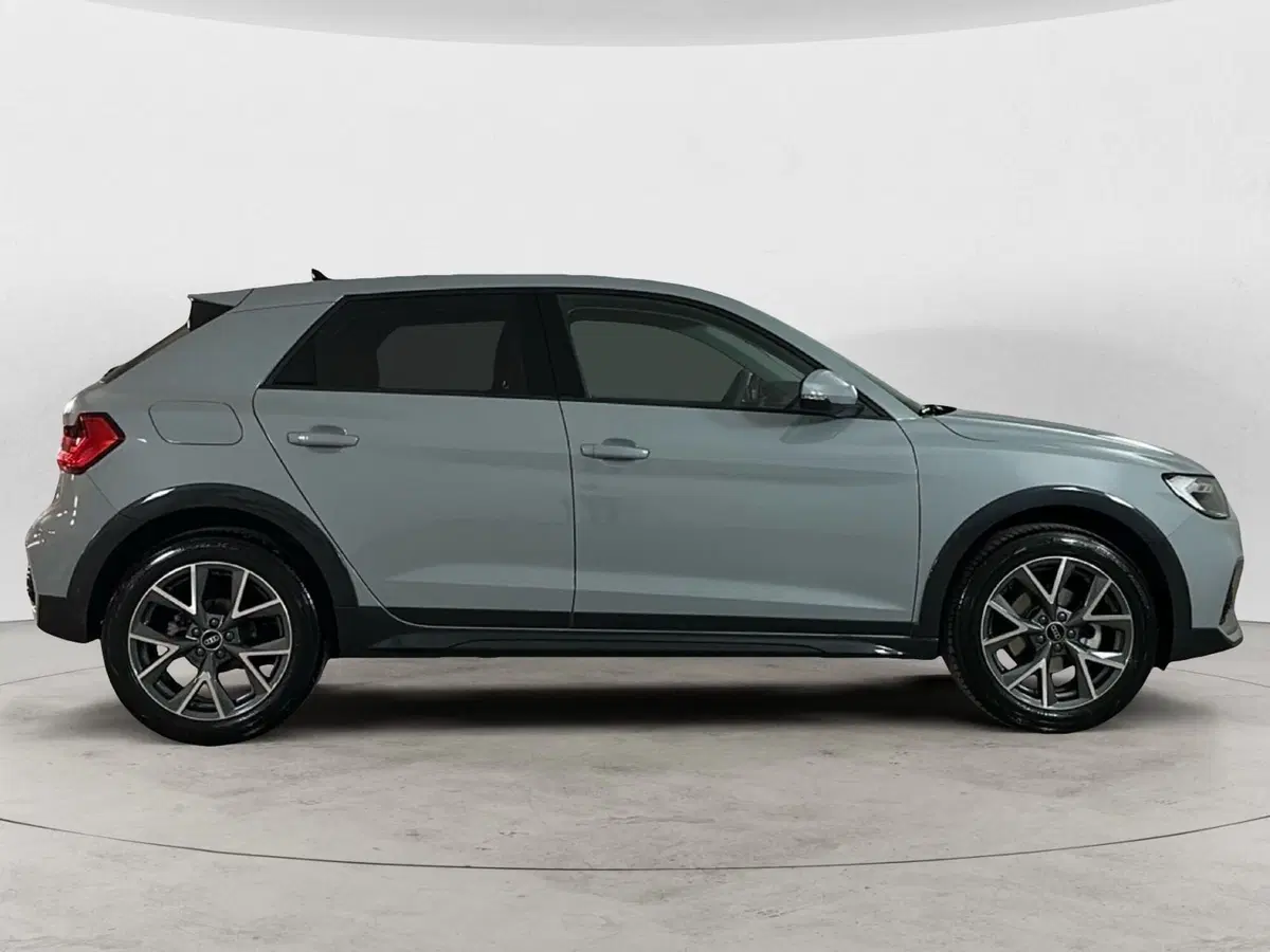 Audi A1 allstreet usata a Napoli (6)