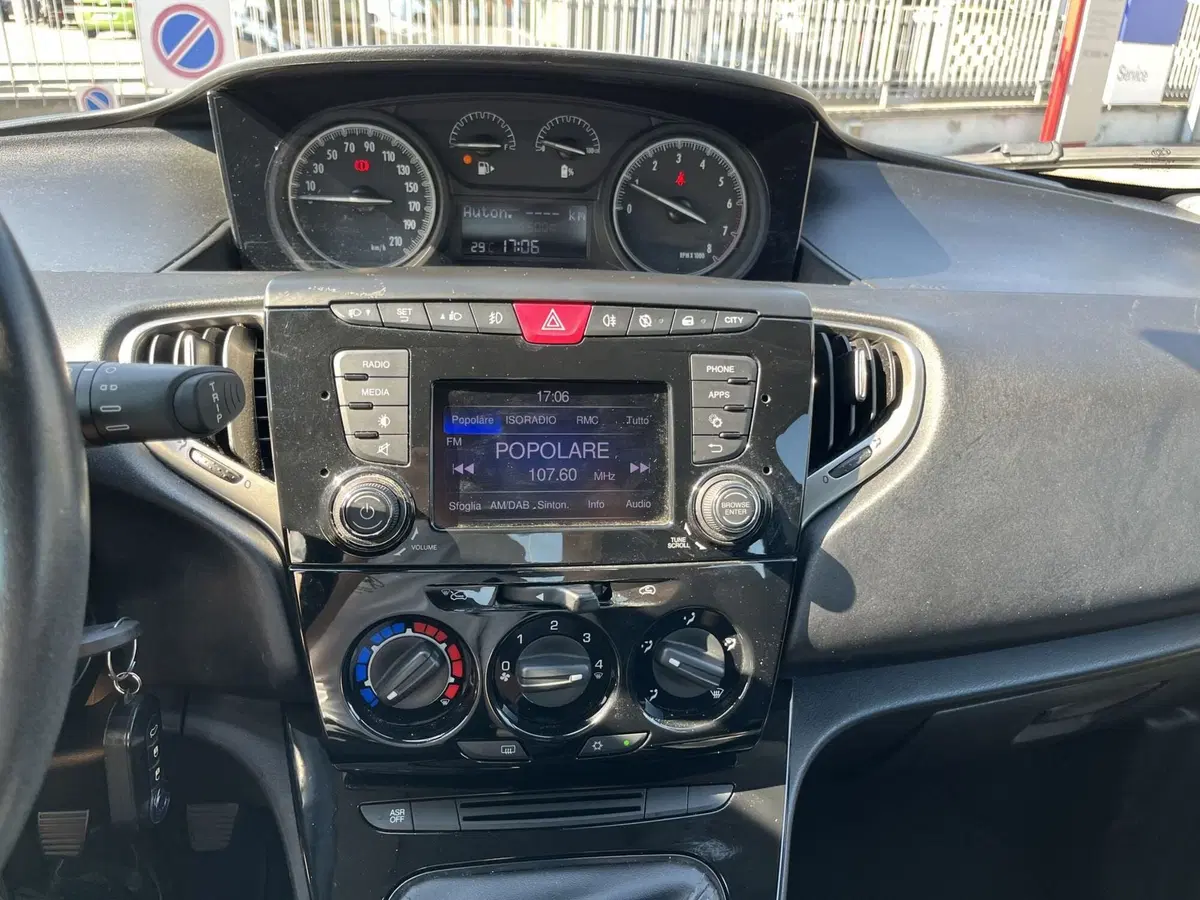 Lancia Ypsilon usata a Vercelli (10)