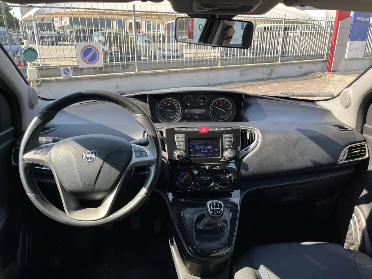 Lancia Ypsilon usata a Vercelli (11)