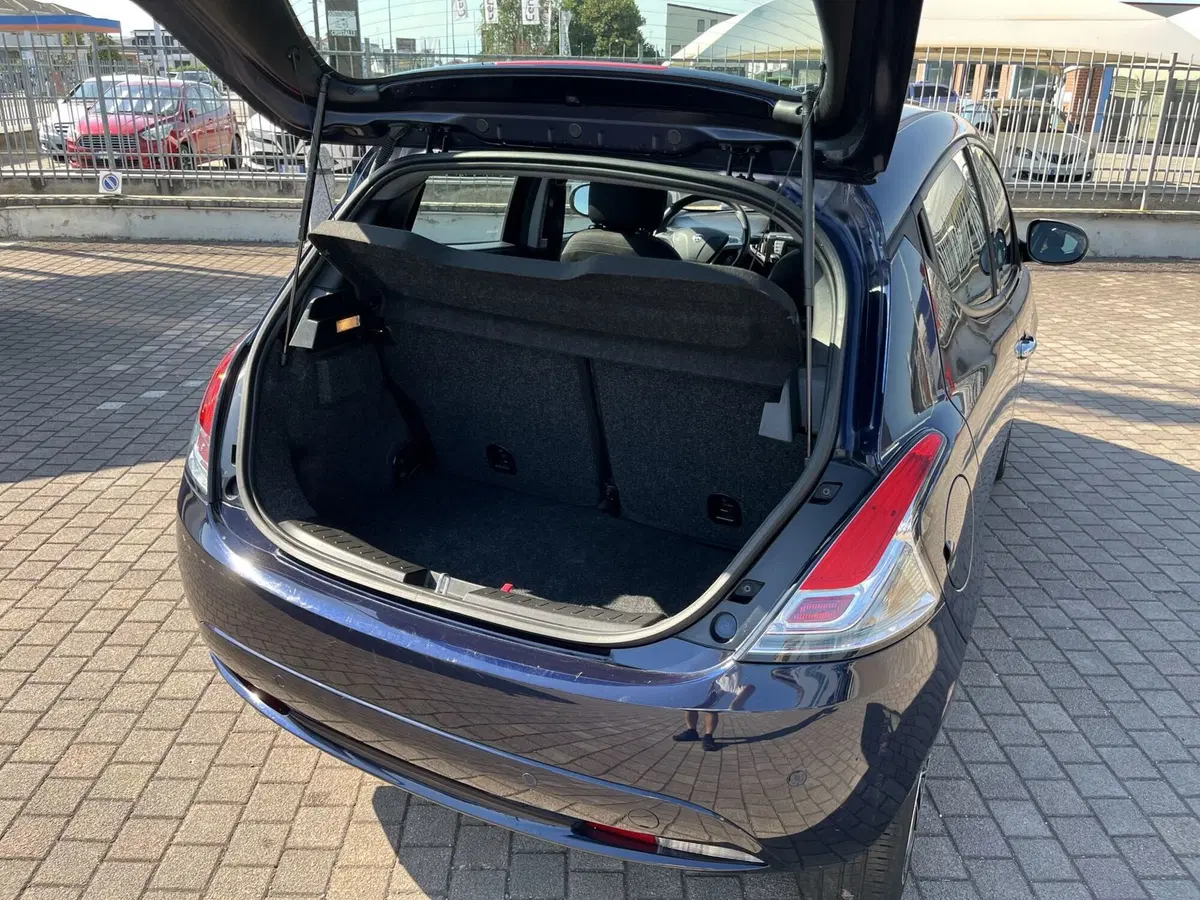 Lancia Ypsilon usata a Vercelli (5)